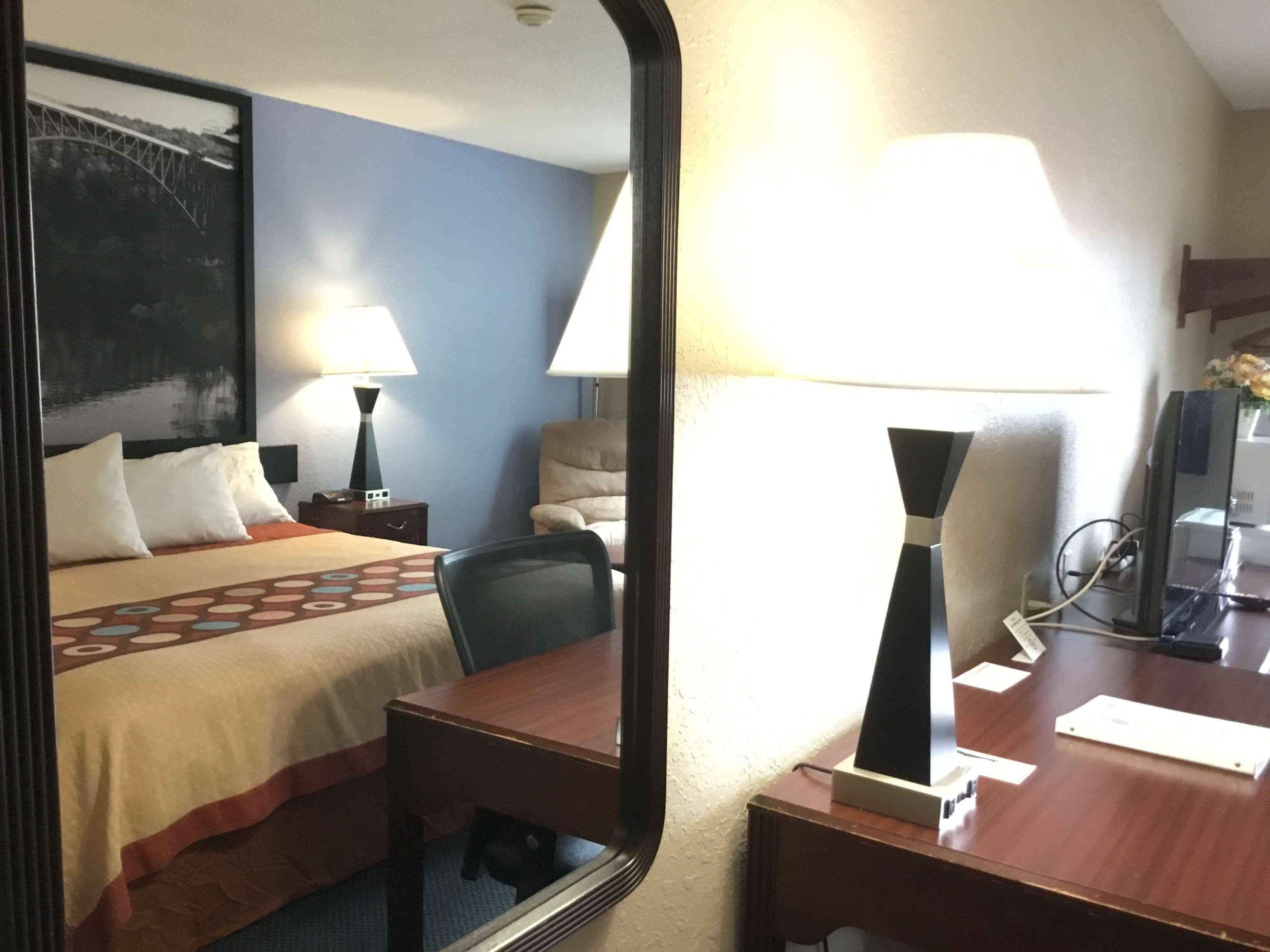 Hotel Super 8 By Wyndham Gardner Zewnętrze zdjęcie