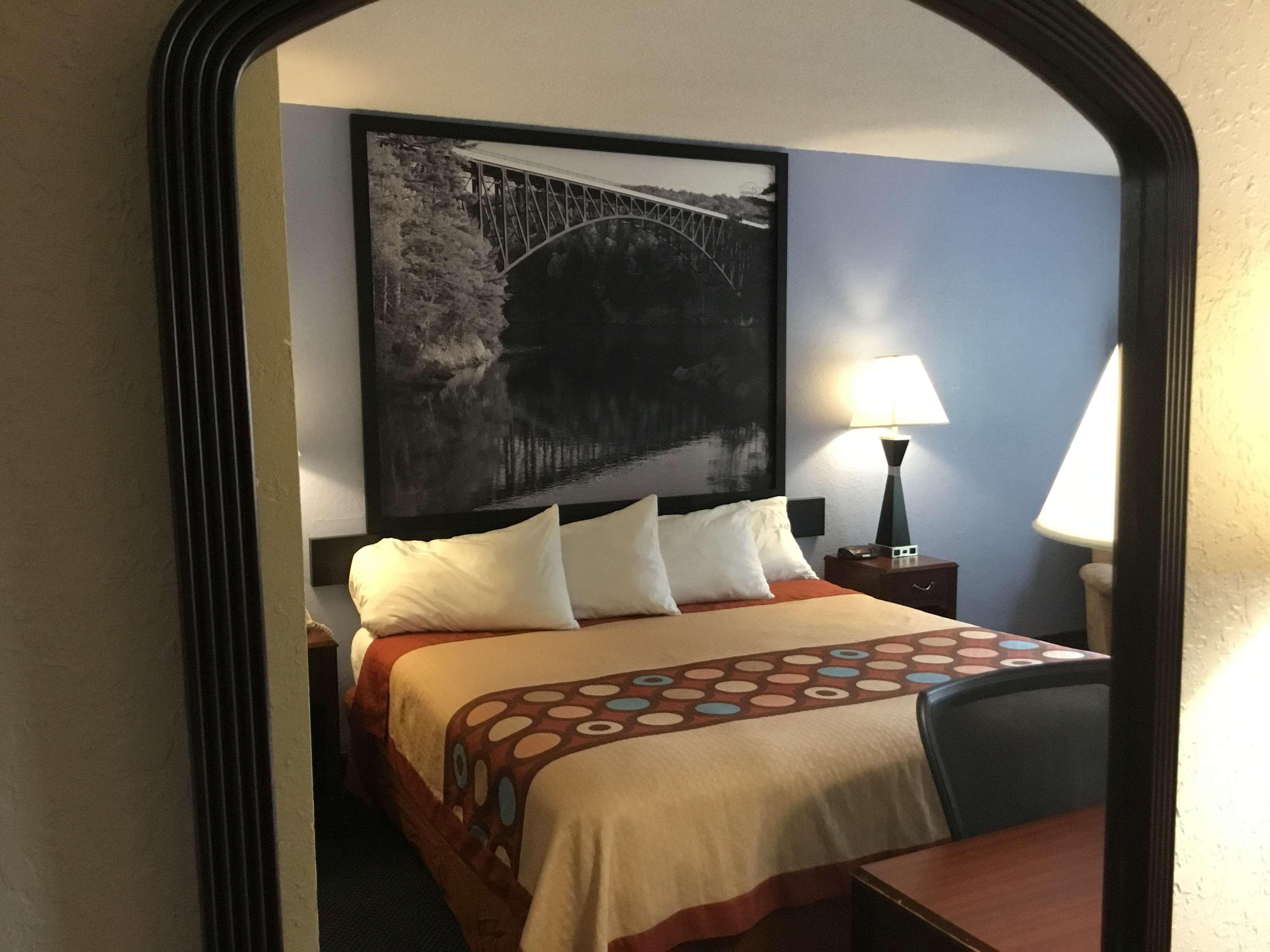 Hotel Super 8 By Wyndham Gardner Zewnętrze zdjęcie